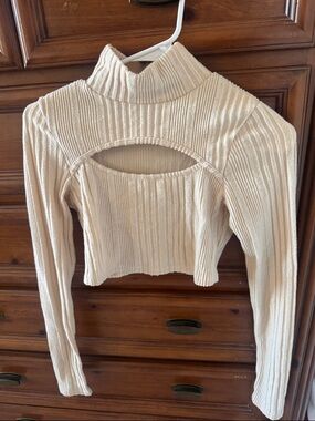 Cropped long sleeve top